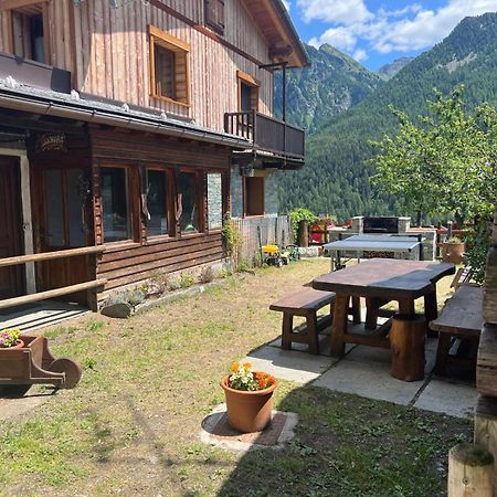 Joivy Modern Family Chalet With Stunning Mountain Views Villa Champoluc Esterno foto