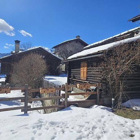 Joivy Modern Family Chalet With Stunning Mountain Views Villa Champoluc Esterno foto