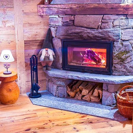Joivy Modern Family Chalet With Stunning Mountain Views Champoluc Esterno foto