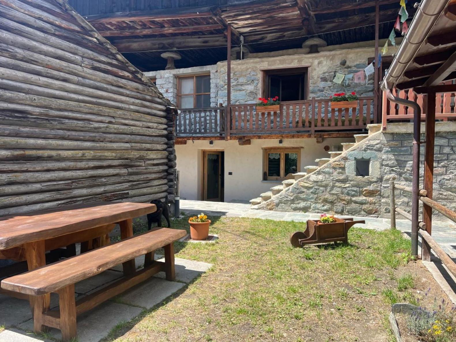 Joivy Modern Family Chalet With Stunning Mountain Views Champoluc Esterno foto