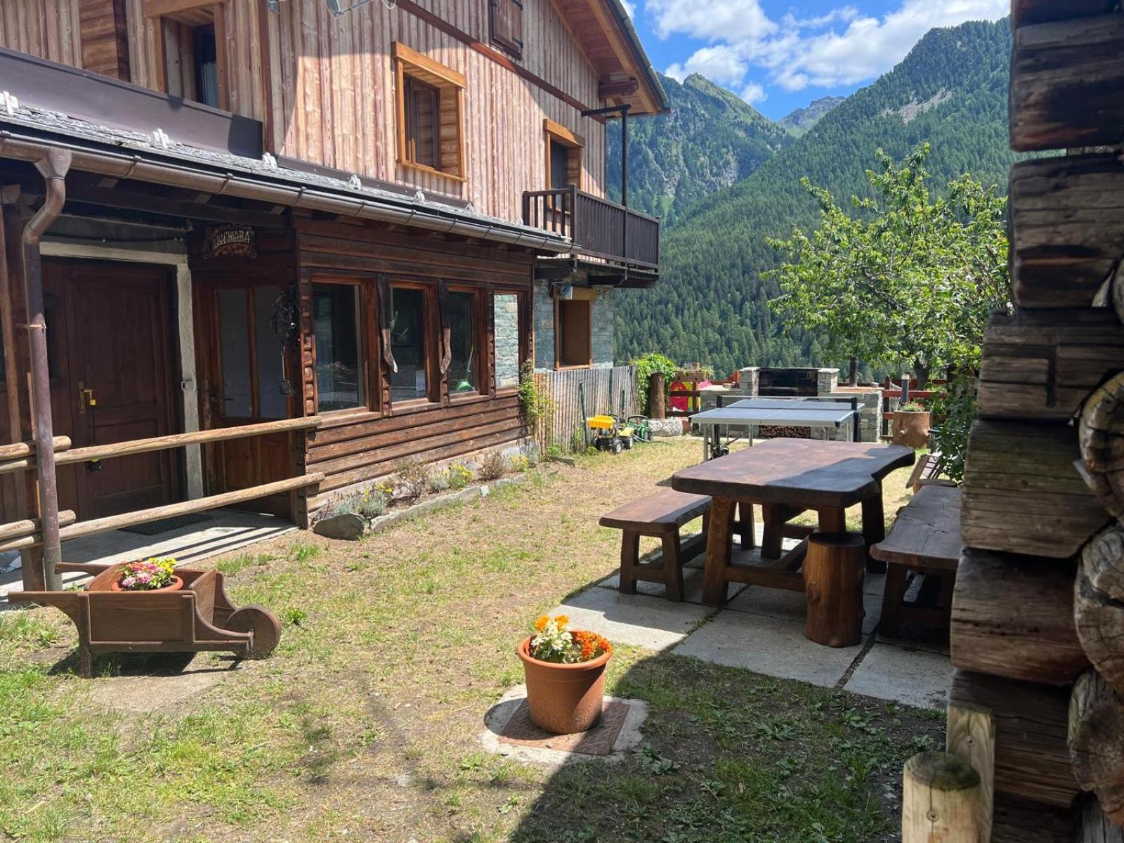 Joivy Modern Family Chalet With Stunning Mountain Views Villa Champoluc Esterno foto