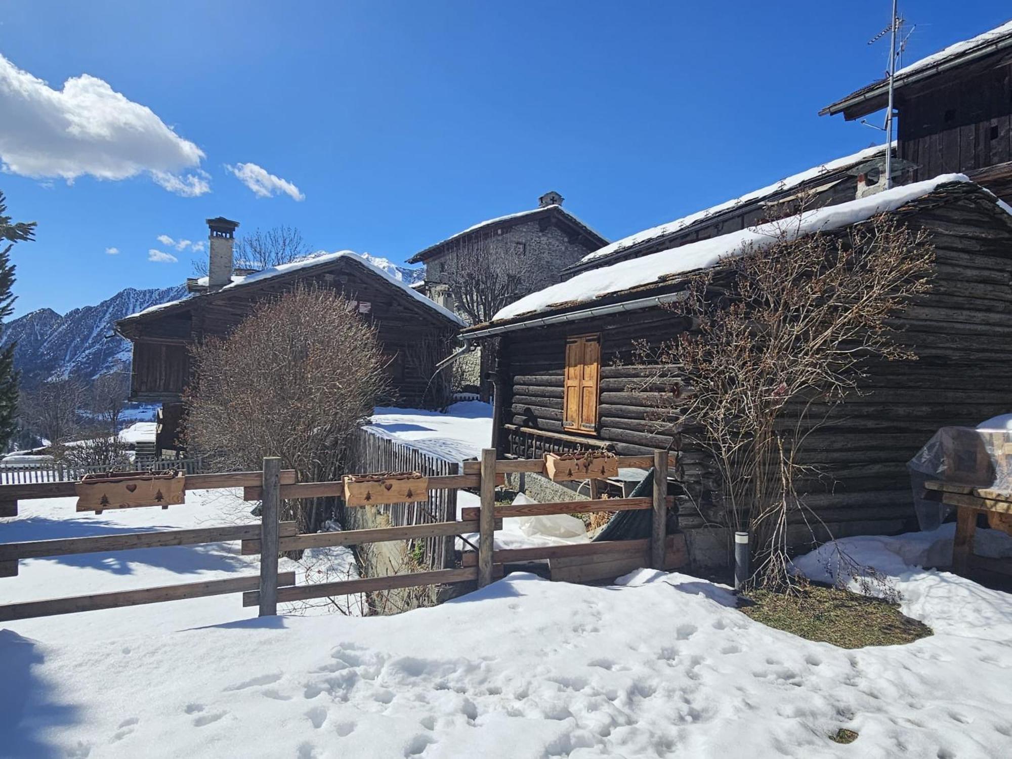 Joivy Modern Family Chalet With Stunning Mountain Views Champoluc Esterno foto