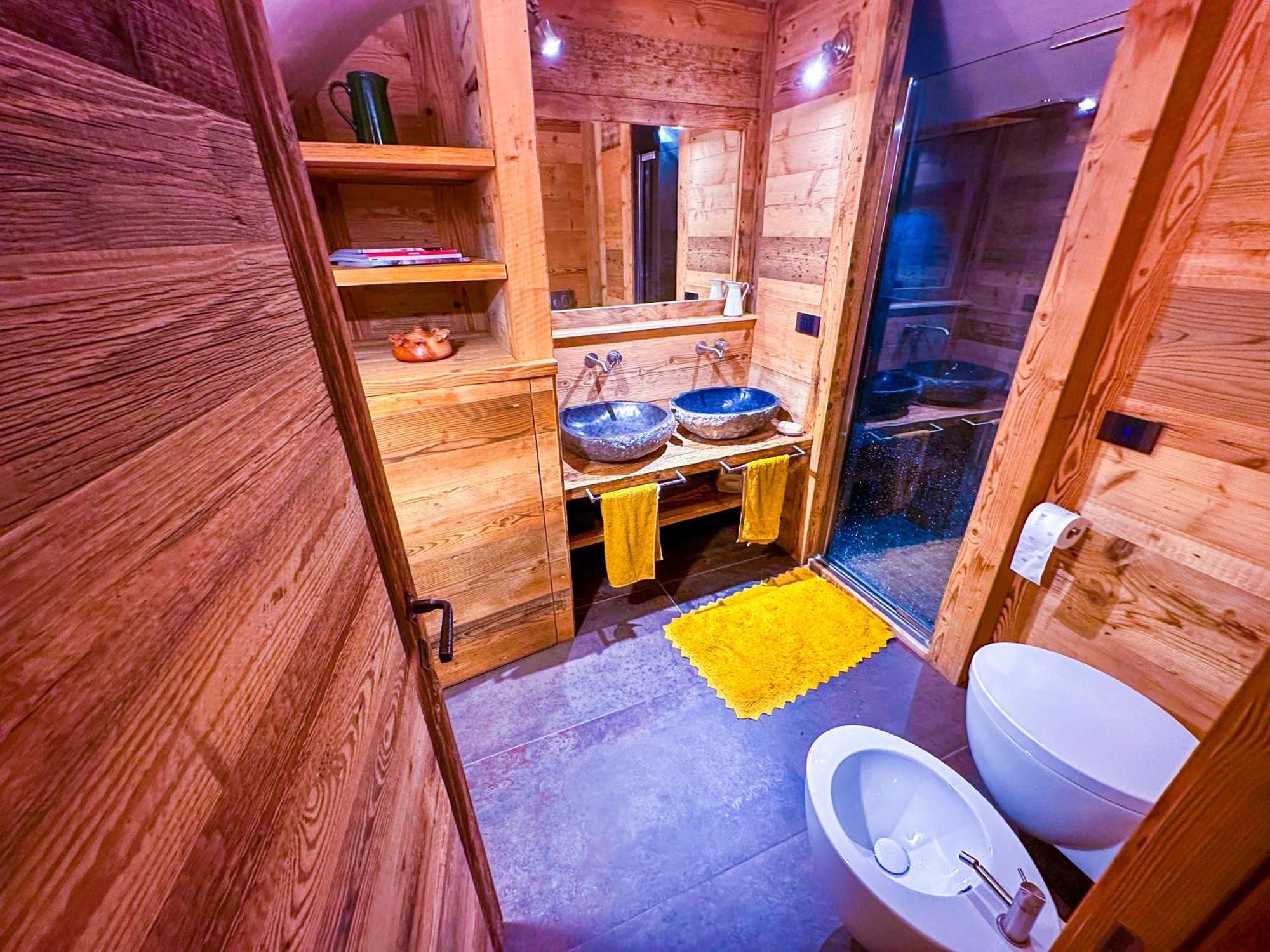 Joivy Modern Family Chalet With Stunning Mountain Views Champoluc Esterno foto