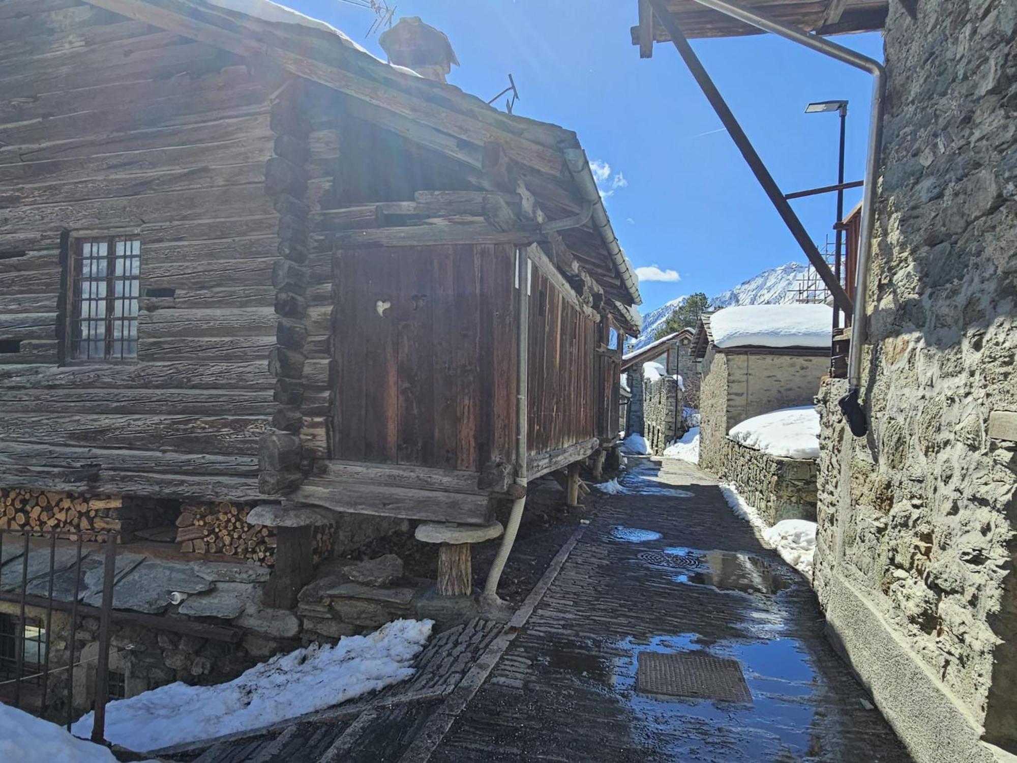 Joivy Modern Family Chalet With Stunning Mountain Views Villa Champoluc Esterno foto