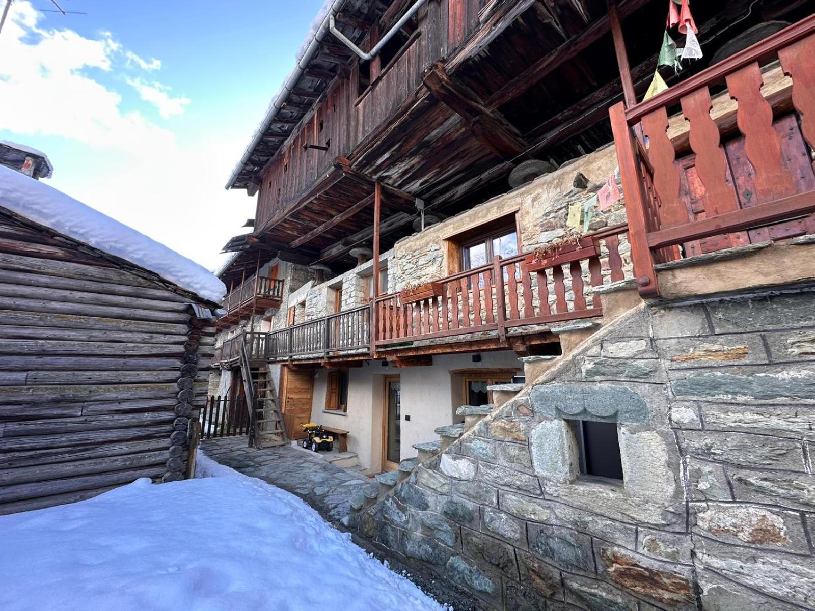 Joivy Modern Family Chalet With Stunning Mountain Views Champoluc Esterno foto