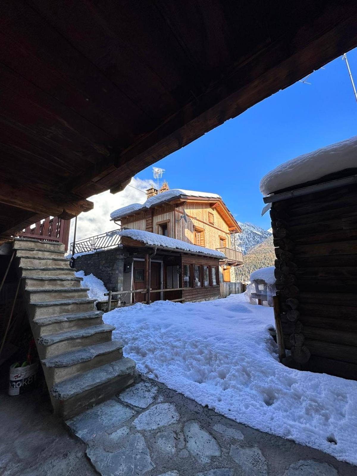 Joivy Modern Family Chalet With Stunning Mountain Views Villa Champoluc Esterno foto