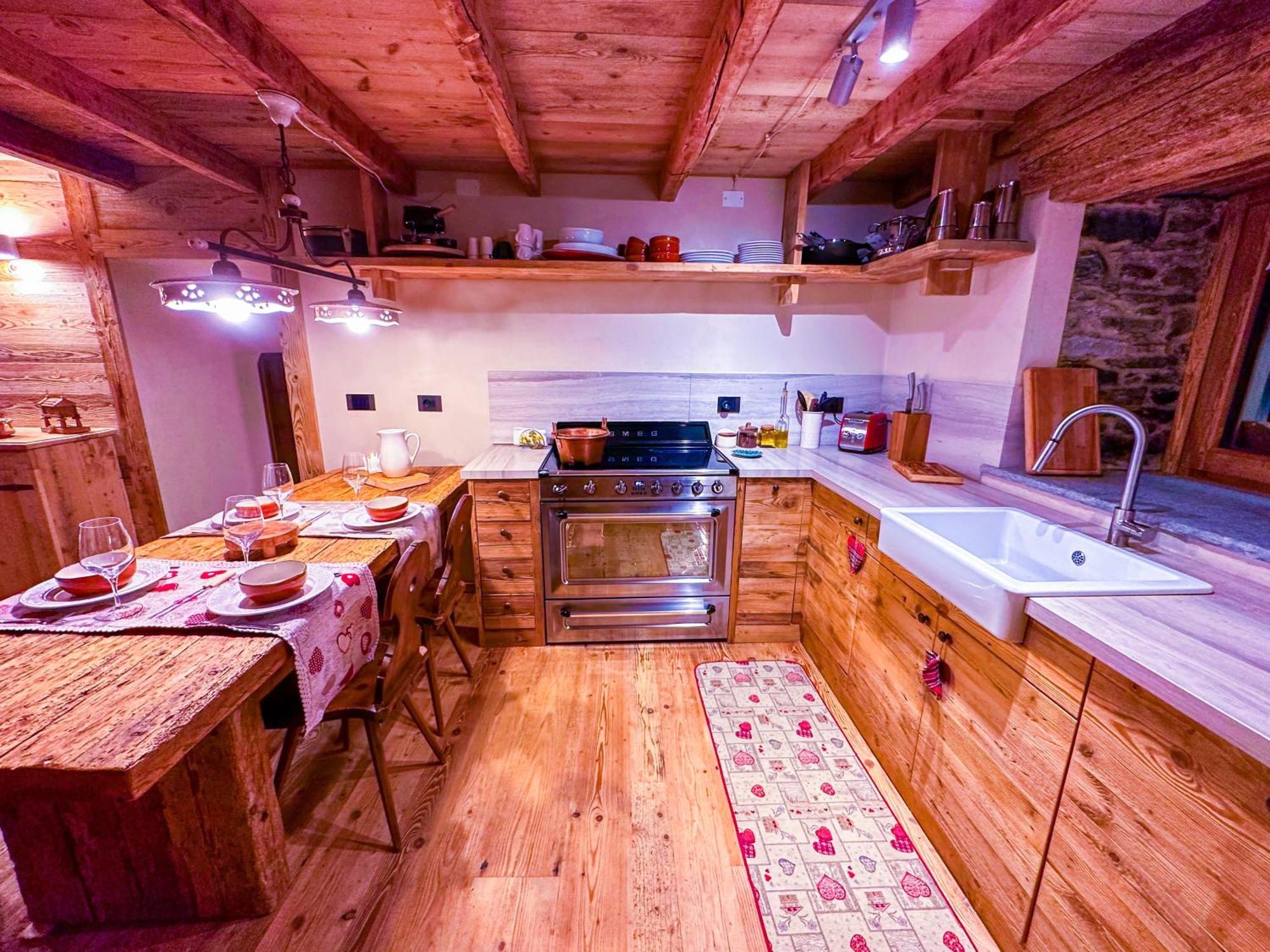 Joivy Modern Family Chalet With Stunning Mountain Views Champoluc Esterno foto