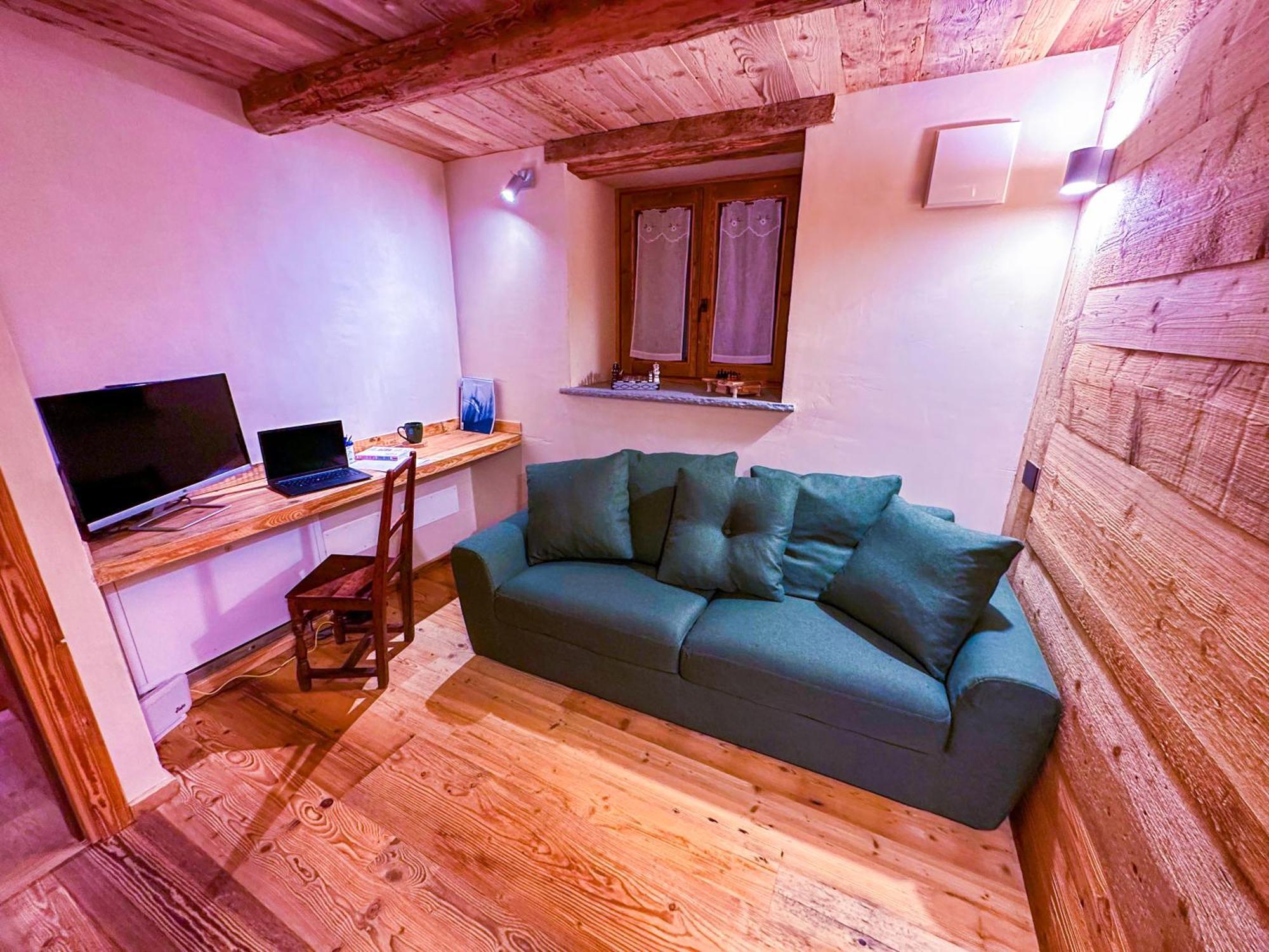 Joivy Modern Family Chalet With Stunning Mountain Views Champoluc Esterno foto